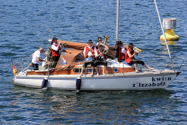 能够与任何 能够与任何